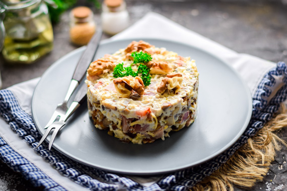 салат с мясом и грибами рецепт фото 9